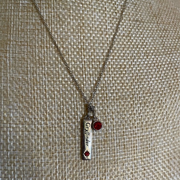 925 stamped sterling silver gryffindor Harry Potter necklace - Picture 4 of 10